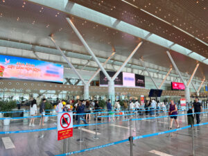 タンソンニャット空港 T3 3階 LED広告（保安検査場ゲート直上ビジョン）